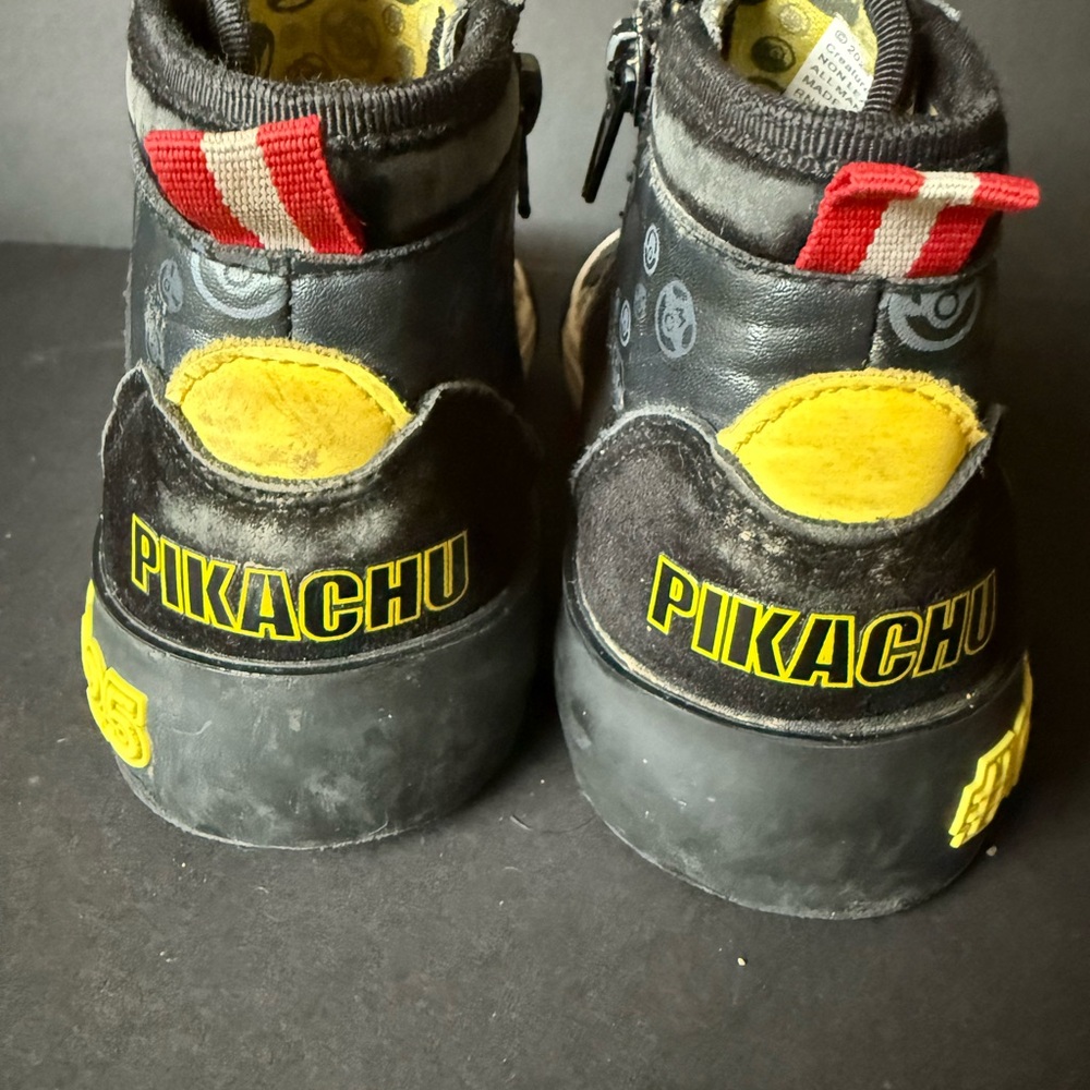 Pokemon Shoes with Pikachu Kids Size 9 - Picture 4 of 7